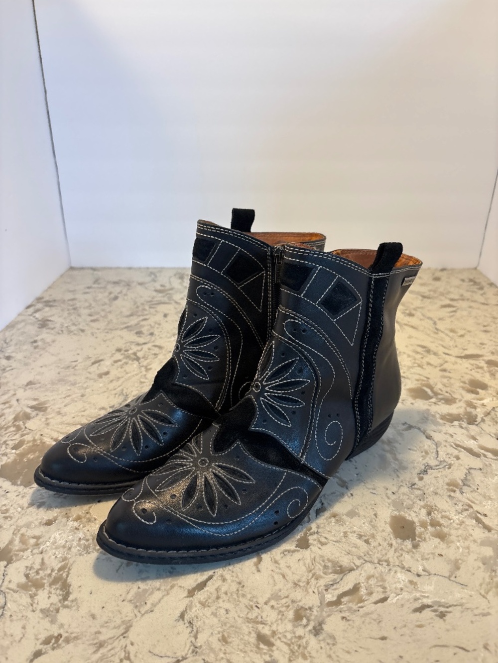 Pikolinos Vicar Black Leather Boho Ankle Boots White Floral Embroidery Sz 42